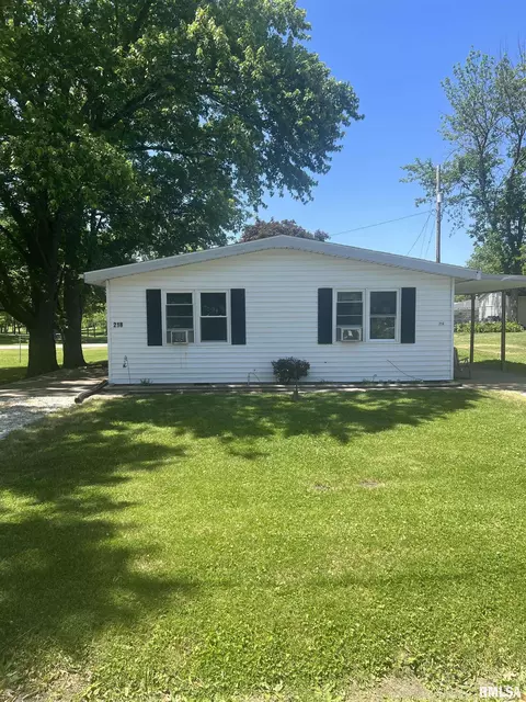200 SW 3rd St, Hopedale, IL 61747