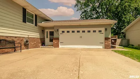 3417 W Lucerne Ct, Peoria, IL 61615