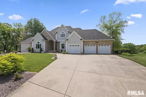 4000 W Tangleoaks Ct, Peoria, IL 61615