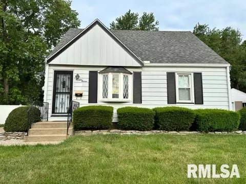 1411 Earl St, Pekin, IL 61554