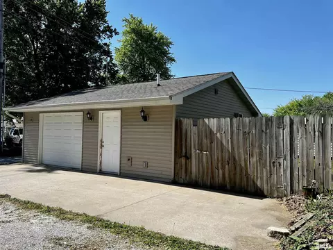 618 N Randolph St, Macomb, IL 61455 photo 22