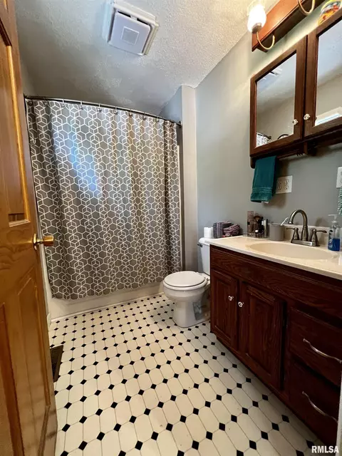 618 N Randolph St, Macomb, IL 61455 photo 10