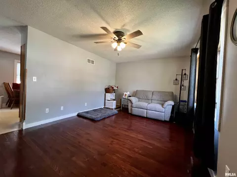 618 N Randolph St, Macomb, IL 61455 photo 3