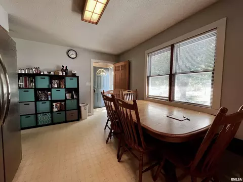 618 N Randolph St, Macomb, IL 61455 photo 8