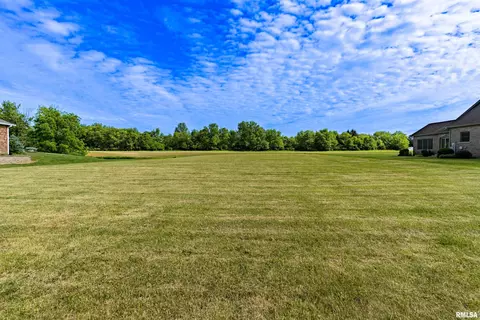 125 Wolf Crossing Dr, Morton, IL 61550