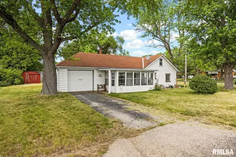 14232 South St, Pekin, IL 61554