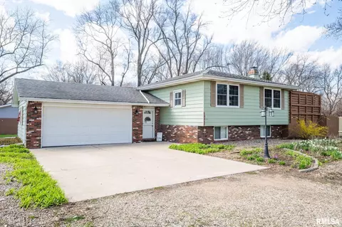 15711 N Mccabe Dr, Chillicothe, IL 61523