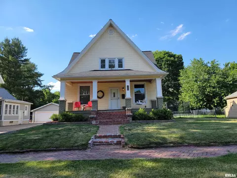 249 W Spruce St, Canton, IL 61520