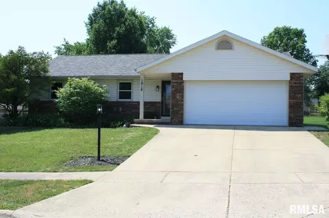 1918 Country Fair Dr, Washington, IL 61571