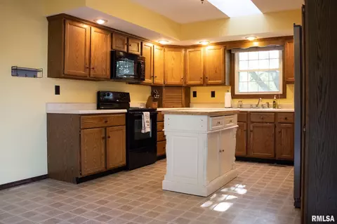 1701 Fairfield Dr, Normal, IL 61761 photo 34