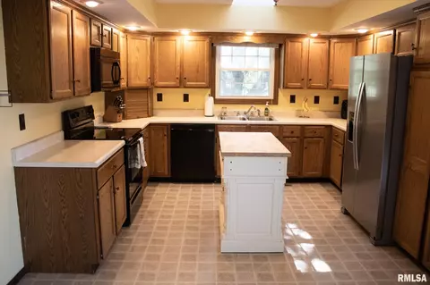 1701 Fairfield Dr, Normal, IL 61761 photo 32
