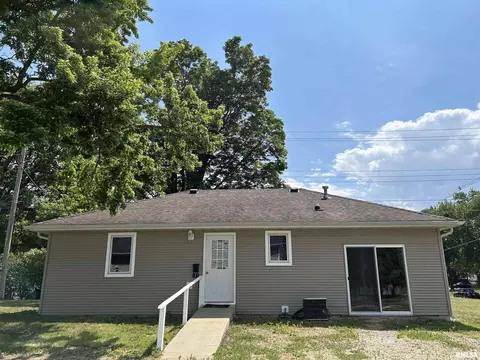 515 6th St, Lacon, IL 61540