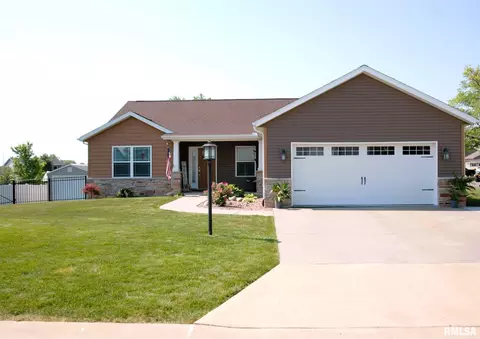 1401 Fayette Ave, Washington, IL 61571