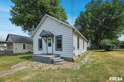 208 E Front St, Roanoke, IL 61561 photo 3