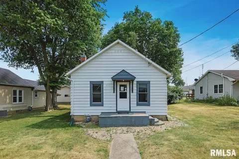 208 E Front St, Roanoke, IL 61561