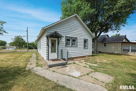208 E Front St, Roanoke, IL 61561 photo 4