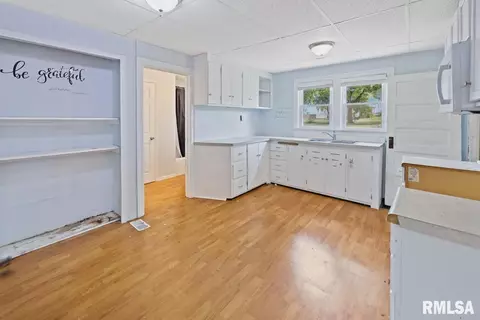 208 E Front St, Roanoke, IL 61561 photo 9