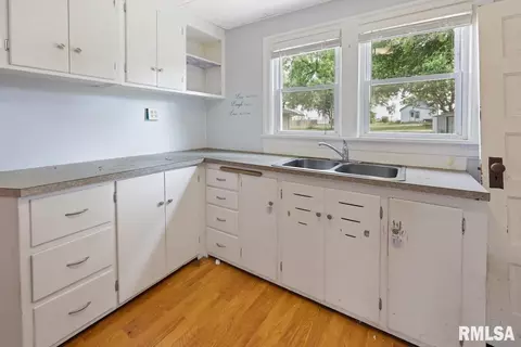 208 E Front St, Roanoke, IL 61561 photo 11