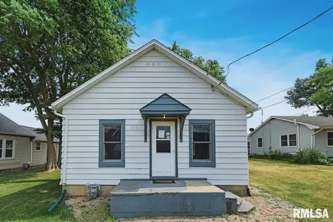 208 E Front St, Roanoke, IL 61561 photo 2