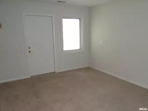 236 Scotch Pine Dr, Macomb, IL 61455 photo 17