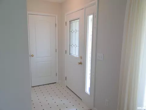 236 Scotch Pine Dr, Macomb, IL 61455 photo 3