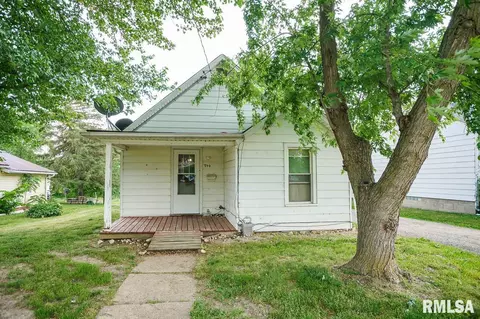 590 W Fort St, Farmington, IL 61531
