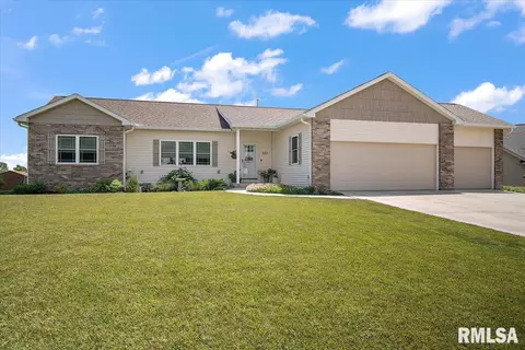 303 Gillman Ave, Washington, IL 61571