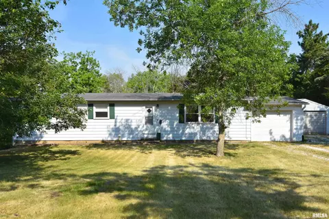 11761 Fuelberth Rd, Pekin, IL 61554