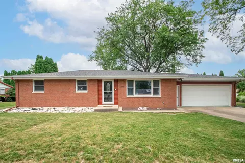 209 E Hazelwood St, Morton, IL 61550