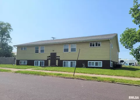 340 Caroline St, Pekin, IL 61554