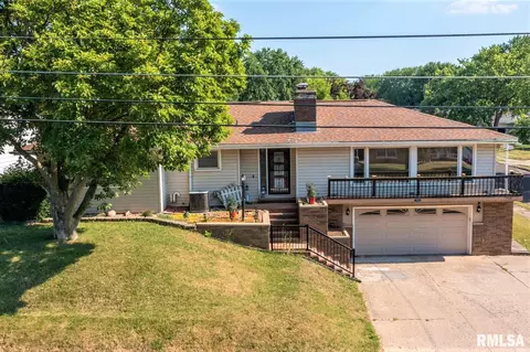 2106 Willow St, Pekin, IL 61554