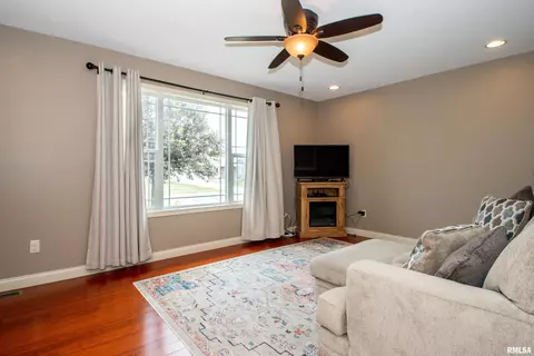 908 Devonshire Rd, Washington, IL 61571 photo 8
