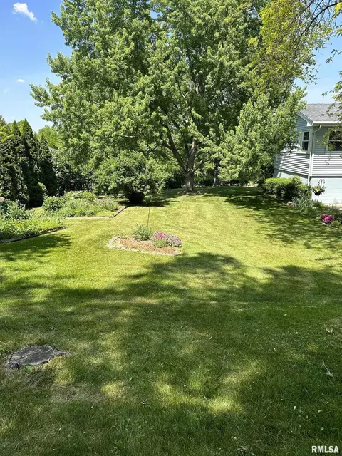 203 Pine Cir, Eureka, IL 61530 photo 36