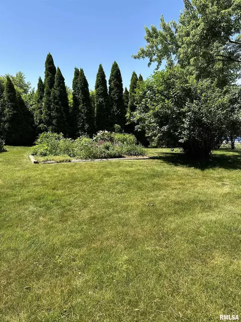 203 Pine Cir, Eureka, IL 61530 photo 37