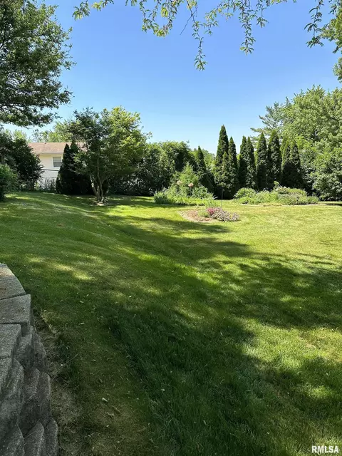 203 Pine Cir, Eureka, IL 61530 photo 34