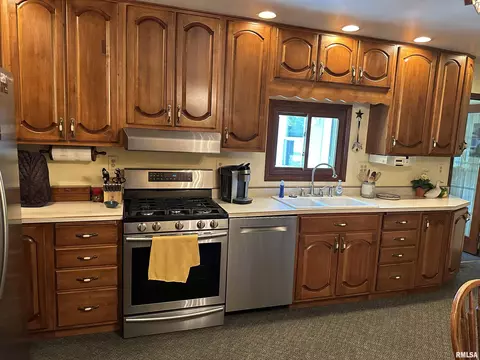 203 Pine Cir, Eureka, IL 61530 photo 7