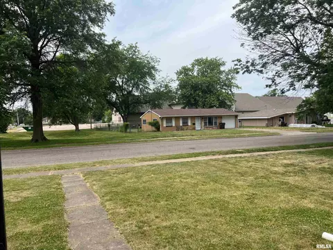 5 N 13th Ave, Canton, IL 61520 photo 10