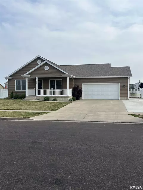 501 Newcastle Dr, Mackinaw, IL 61755