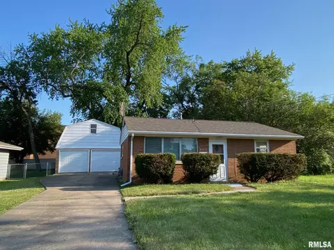 2532 W Scenic Dr, Peoria, IL 61615