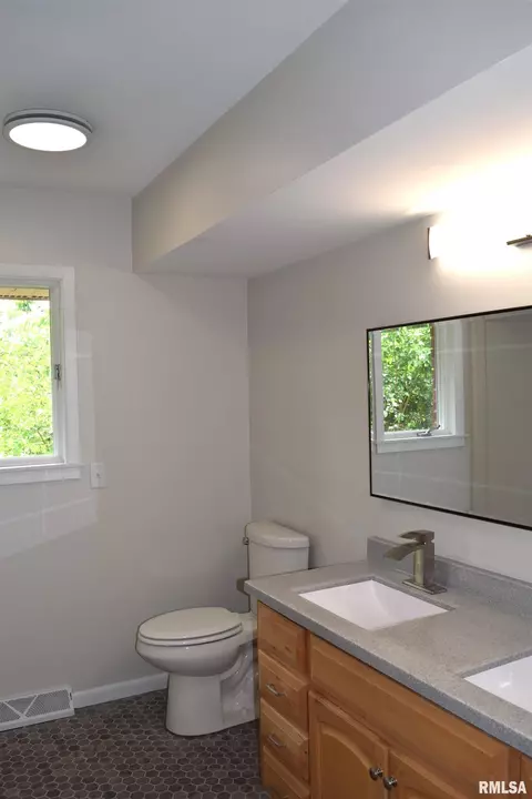 603 W Crestwood Dr, Eureka, IL 61530 photo 27