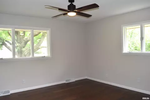 603 W Crestwood Dr, Eureka, IL 61530 photo 24