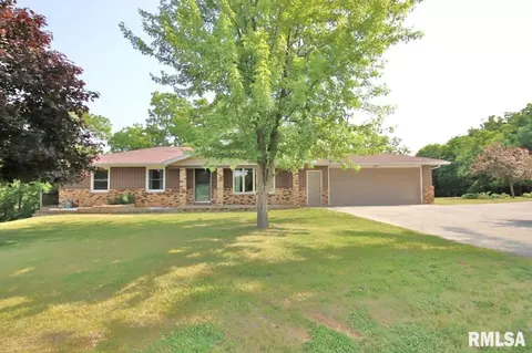 1418 Lake Santa Fe Dr, Metamora, IL 61548