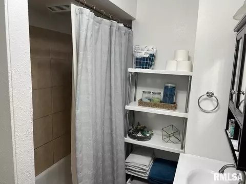 322 S Madison St, Macomb, IL 61455 photo 9