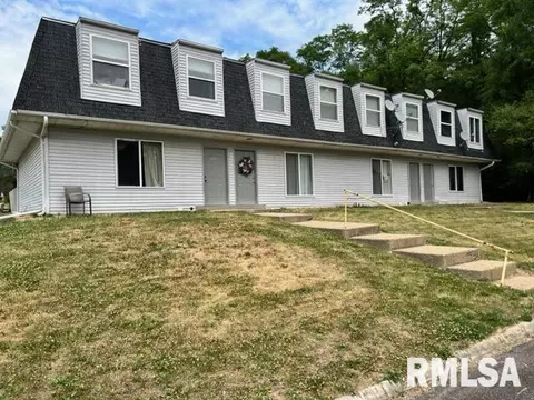 2225 Stoneybrook Rd, Pekin, IL 61554