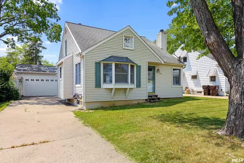4215 N Gate Ridge Rd, Peoria, IL 61614