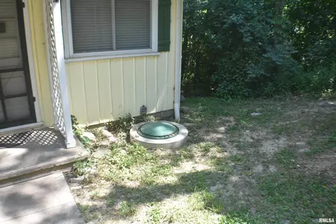 24692 E Barker, Canton, IL 61520 photo 5