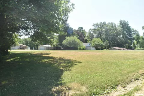 24692 E Barker, Canton, IL 61520 photo 11