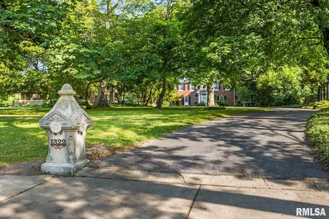 1322 W Moss Ave, Peoria, IL 61606