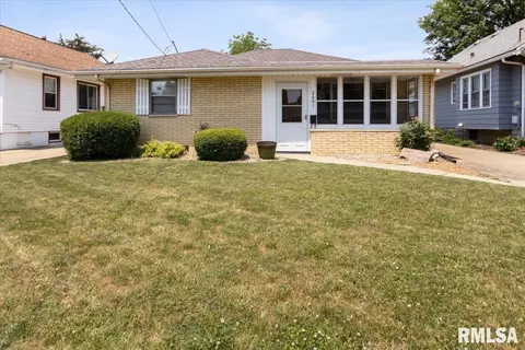 2401 W Barker Ave, West Peoria, IL 61604