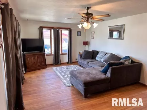 147 E Main St, Cuba, IL 61427 photo 5